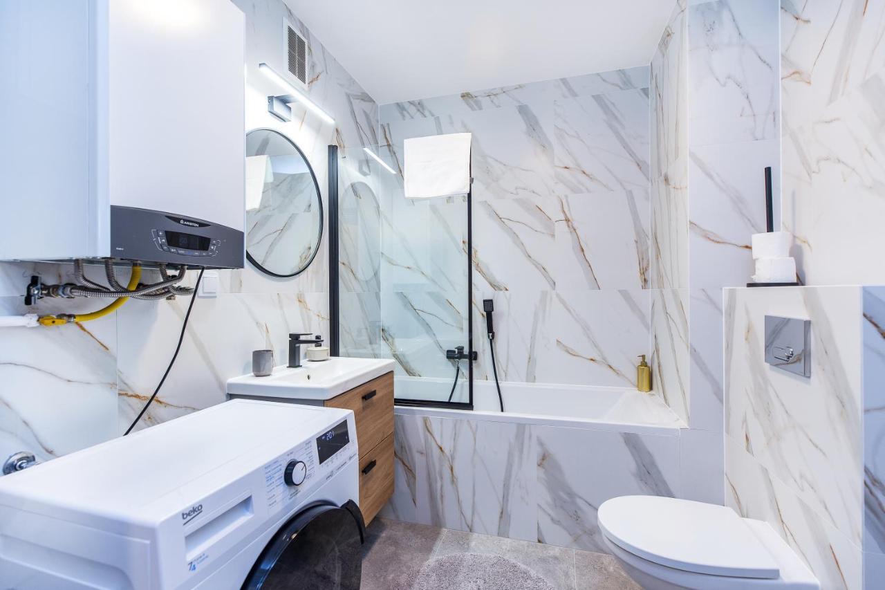 Spacious Modern - Wielicka - Bonarka Apartment Krakau